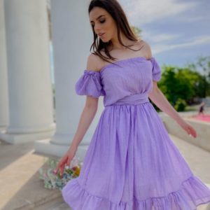 Заказать сиреневое женское легкое платье с открытыми плечами из хлопка онлайн