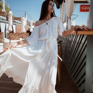 Приобрести женское воздушное с поясом летнее белое платье из жатого льна размера 42-52 недорого