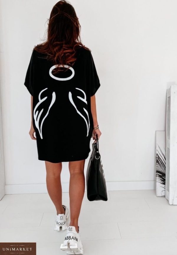 Заказать черное женское трикотажное платье с принтом крылышки на спине в интернете