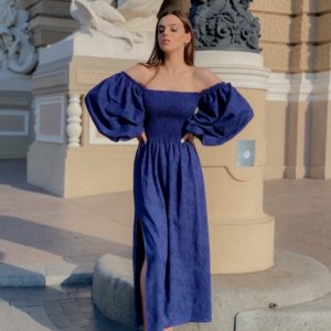 Купити плаття максі жіноче з льону з вишивкою з об'ємними рукавами (розмір 42-58) синього кольору в Україні