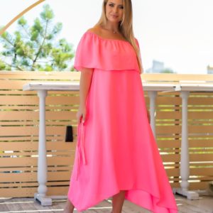 Купить женское свободного кроя воздушное платье с открытыми плечами розового цвета (размер 48-62) онлайн