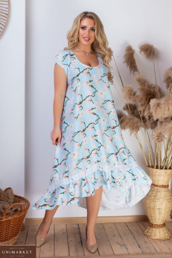 Купить голубого цвета с принтом цветы, клубнички (размер 48-60) для женщин платье из штапеля с кружевной вставкой выгодно