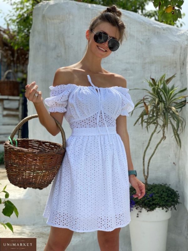 Замовити білого кольору ніжне плаття з відкритими плечима з прошви жіноче за низькими цінами