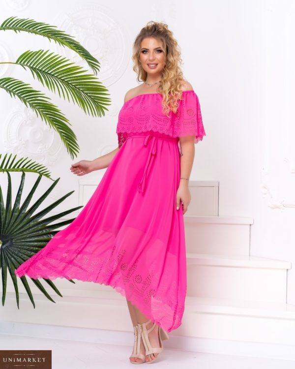 Купить женское шифоновое платье розового цвета с перфорацией с открытыми плечами (размер 48-50) на лето недорого