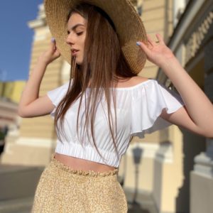 Замовити білу блузку-топ з ніжними рукавами для жінок на гумці в Україні
