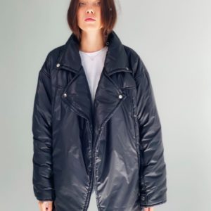 Заказать женскую удлиненную черную куртку из плащевки с евро пухом (размер 42-48) по скидке