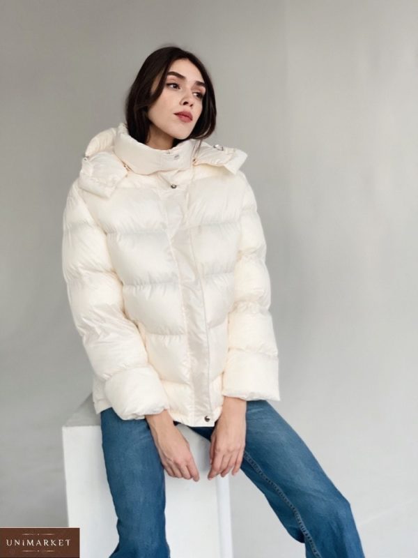 Заказать теплую молочную легкую куртку оверсайз с капюшоном и поясом для женщин по низким ценам