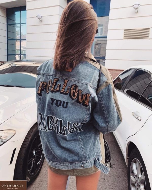 Замовити кольору джинс / хакі весняну куртку-комбінацію з принтом на спині жіночу недорого