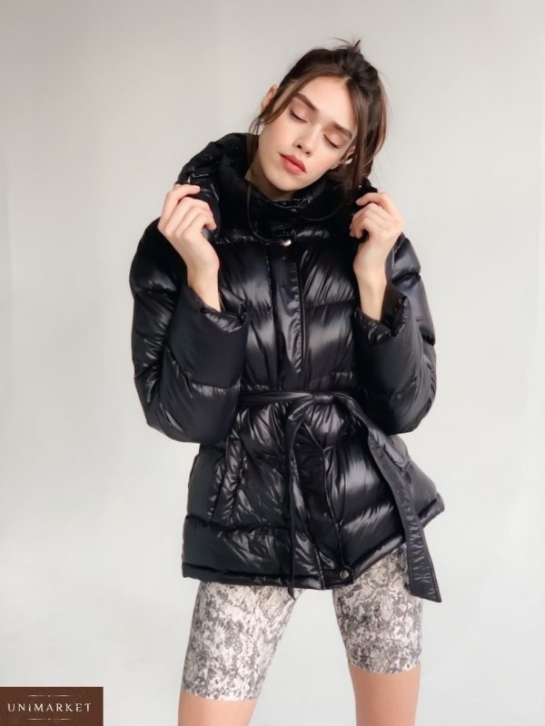 Купить черную теплую легкую куртку оверсайз с капюшоном и поясом онлайн для женщин