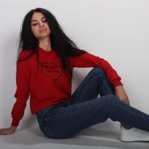 Заказать темно-красный свитшот с надписью Prada для женщин по низким ценам