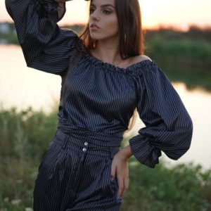 Замовити чорного кольору жіночу двосторонню блузку в смужку з шовку-атласу (розмір 42-58) онлайн