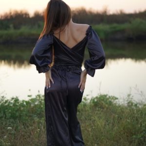Придбати жіночу двосторонню блузку в смужку з шовку-атласу (розмір 42-58) по знижці чорну