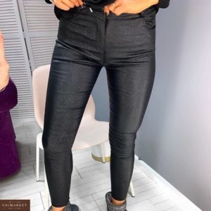 Купить женские теплые джинсы на флисе из эко кожи с блестками черного цвета по скидке