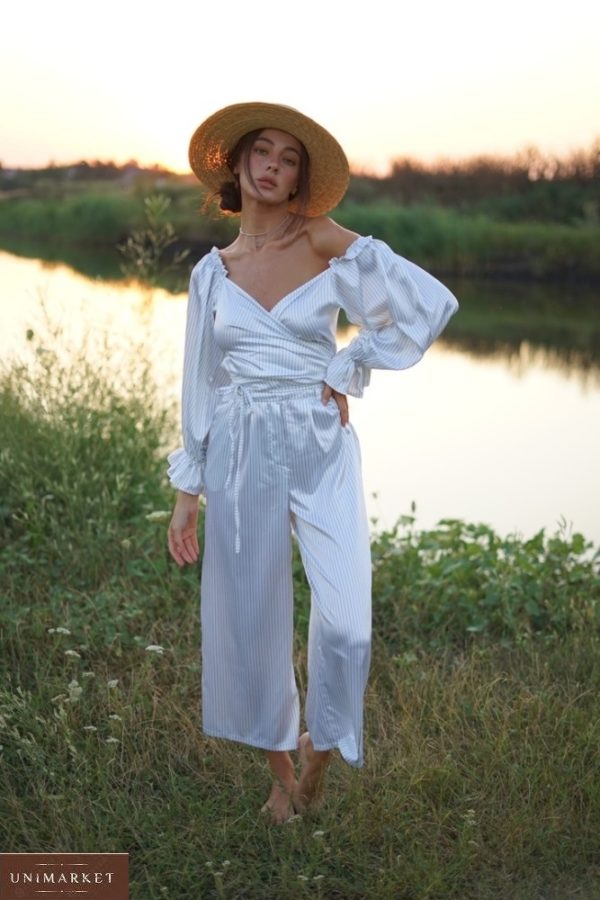 Заказать костюм белого цвета для женщин из атласа-шелка с брюками-кюлотами и блузкой (размер 42-48) по низким ценам