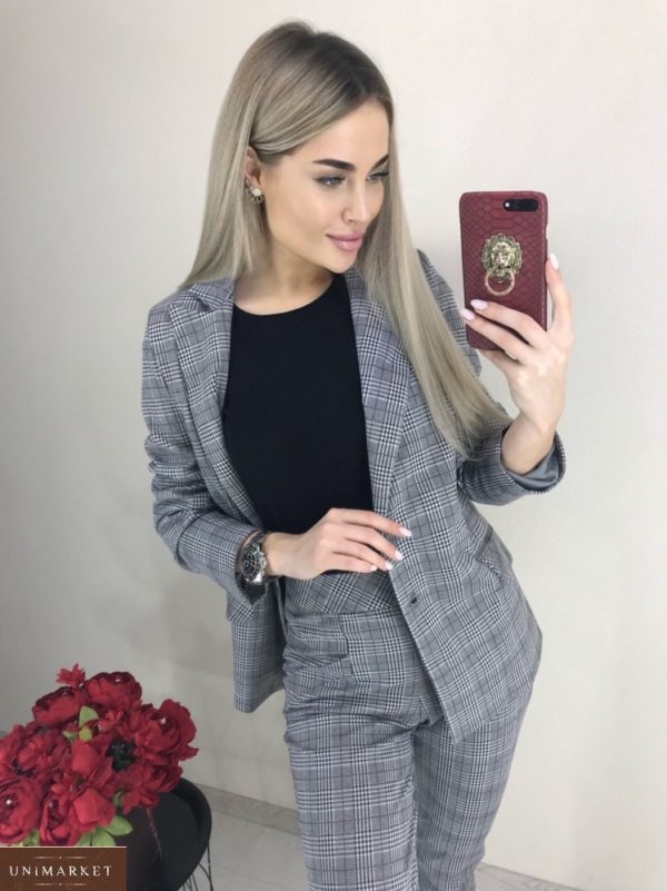 Купить клетчатый серый женский брючный костюм с пиджаком онлайн