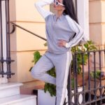 Купить женский вязаный серый спортивный костюм с кофтой на змейке онлайн