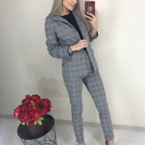 Купити клітчастий сірий брючний костюм з піджаком для жінок онлайн