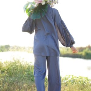 Приобрести женский Костюм с кюлотами и удлиненной блузкой (размер 42-52) серо-голубого цвета выгодно