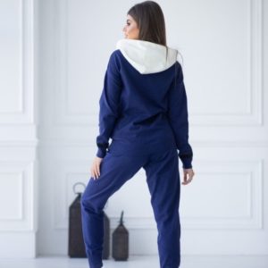 Замовити жіночий прогулянковий костюм дрібної машінної в'язки з капюшоном сірого, молочного, фіолетового кольору онлайн