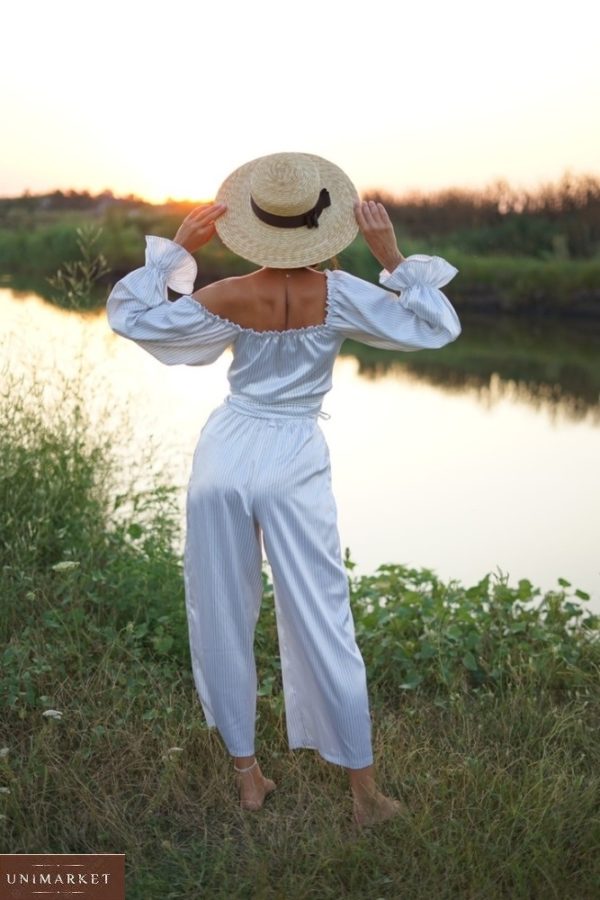 Купить белого цвета женский Костюм из атласа-шелка с брюками-кюлотами и блузкой (размер 42-48) по скидке