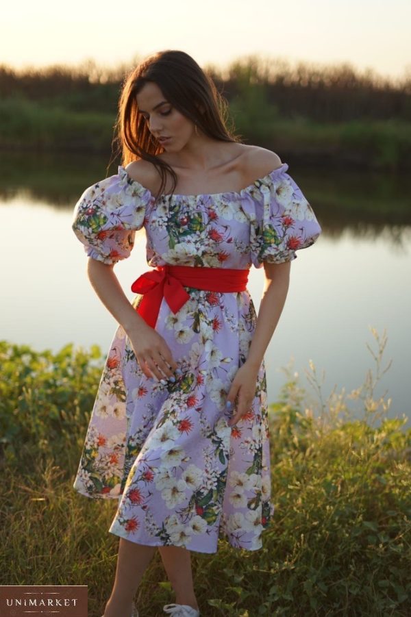 Заказать сиреневого цвета женское цветочное платье с открытыми плечами и рукавами фонариками (размер 42-58) дешево