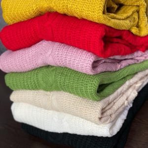 Купить желтый, красный, розовый, зеленый. беж, черный короткий оверсайз свитер с завязками сбоку для женщин по низким ценам