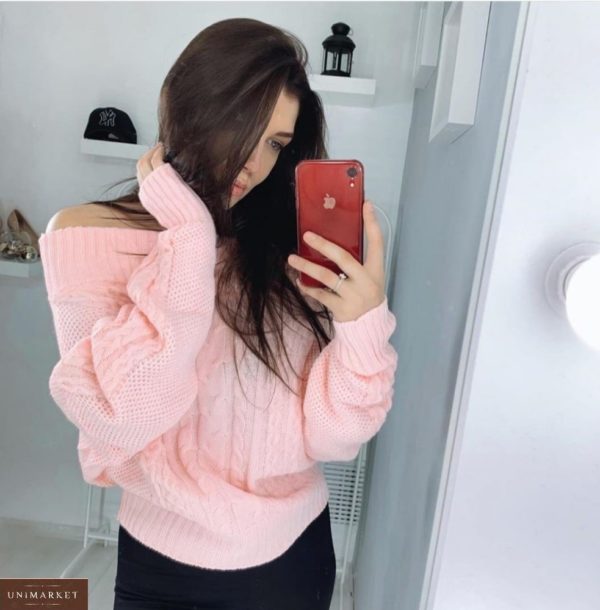 Приобрести розовый вязаный свитер с открытыми плечами женский дешево