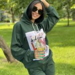 Заказать женский принтованный зеленый спортивный костюм с джоггерами онлайн