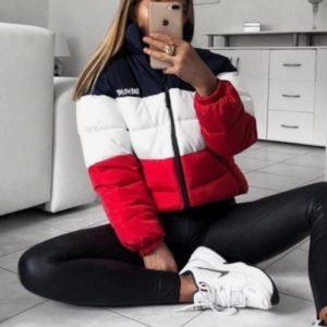 Замовити жіночу триколірну чорну / червону / білу зимову коротку куртку на змійці в Україні