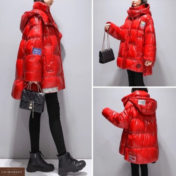 Замовити жіночу подовжену куртку оверсайз з капюшоном (розмір 44-50) червоного кольору зі знижкою