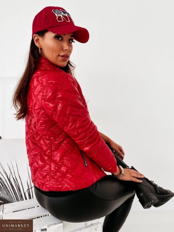 Купити червону жіночу стьобану куртку з непромокаючої матеріалу (розмір 42-56) на осінь по знижці