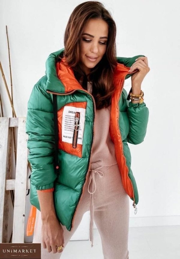Замовити зелену жіночу куртку з капюшоном на змійці з плащової тканини лаку (розмір 42-48) онлайн