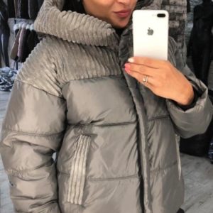 Приобрести женскую куртку-комбинация с капюшоном серого цвета из плащевки и вельвета онлайн