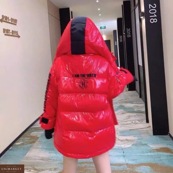 Купити червону куртку oversize з капюшоном і накладними кишенями (розмір 44-50) для жінок вигідно