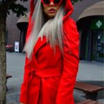 Замовити жіноче кашемірове пальто з капюшоном і поясом червоного кольору недорого