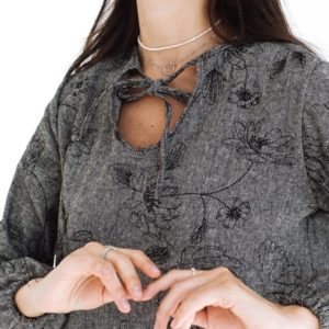 Замовити жіноче сірого кольору вовняне плаття оверсайз з довгим рукавом (розмір 42-52) онлайн