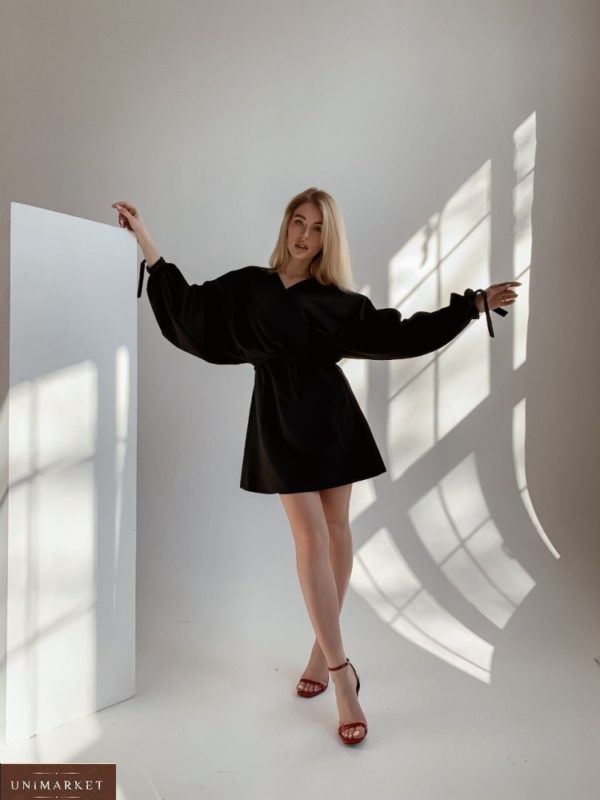 Купить женское платье черного цвета оверсайз на запах с широкими рукавами (размер 42-48) для женщин онлайн