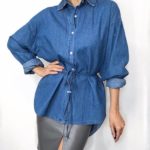 Замовити синю жіночу джинсову сорочку вільного крою з тонким поясом (розмір 44-48) онлайн