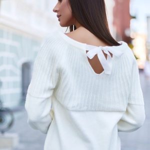 Замовити жіночий білий светр з рукавами-ліхтариками і зав'язкою на спині по знижці