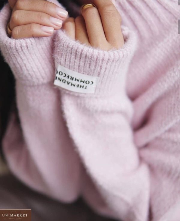 Придбати светр з ангори для жінок бузковий з емблемами на рукавах онлайн