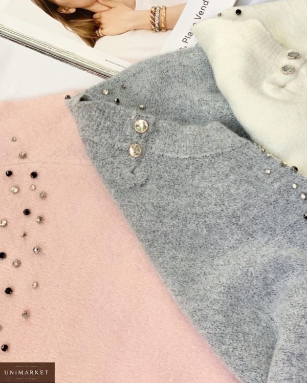 Приобрести женский свитер из ангоры с камнями цвета пудра, серый, белый недорого