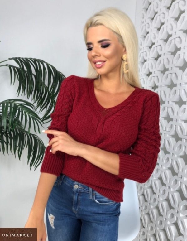 Купить бордовый вязаный свитер с нежным вырезом для женщин по низким ценам