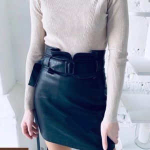 Заказать черную женскую юбку из эко кожи с акцентом на поясе онлайн