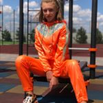 Замовити жіночий помаранчевий прогулянковий костюм світловідбиваючий з голограмним малюнком (розмір 42-52) онлайн