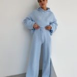 Заказать голубого цвета женский уютный костюм: худи + брюки дешево
