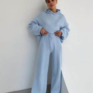 Заказать голубого цвета женский уютный костюм: худи + брюки дешево