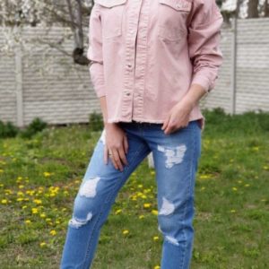Купити пудра джинсовку вільного крою з необробленим краєм для жінок вигідно
