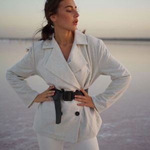 Придбати сірого кольору двобортний піджак з вовни на підкладці з поясом (розмір 42-52) для жінок зі знижкою