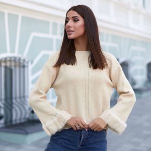 Заказать свитер женский оверсайз молочный с расклешенными рукавами онлайн