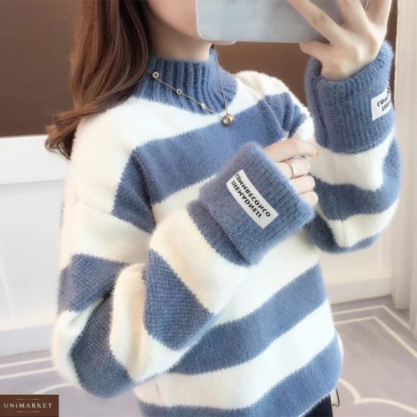 Придбати на осінь смугастий светр оверсайз з ангори блакитного кольору зі знижкою